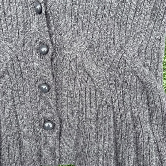 Talbots petite Gray cable Knit Women's peplum cardigan Sweater, Size L - Picture 7 of 8
